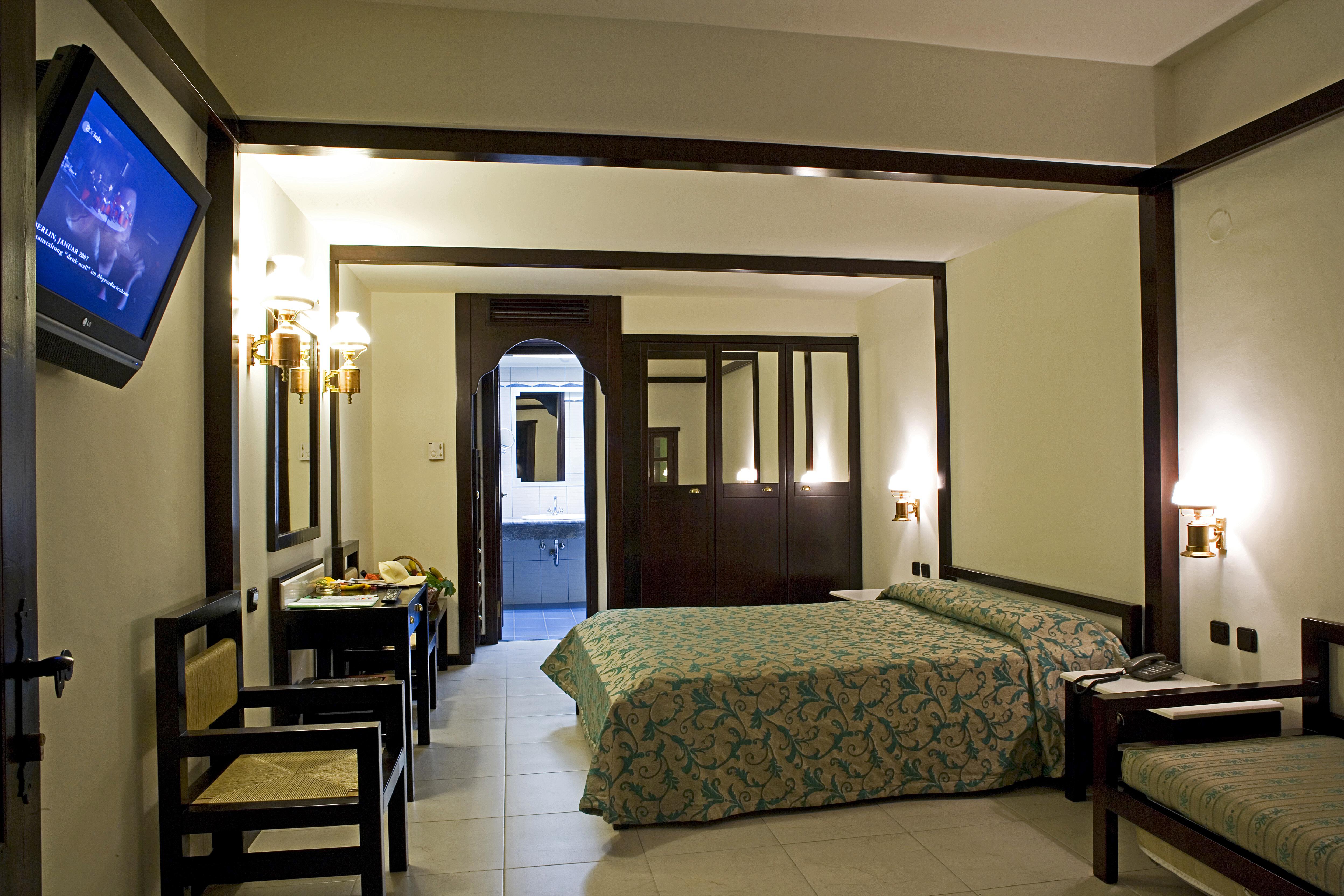 Simantro Resort Sani  Bagian luar foto A room at the hotel