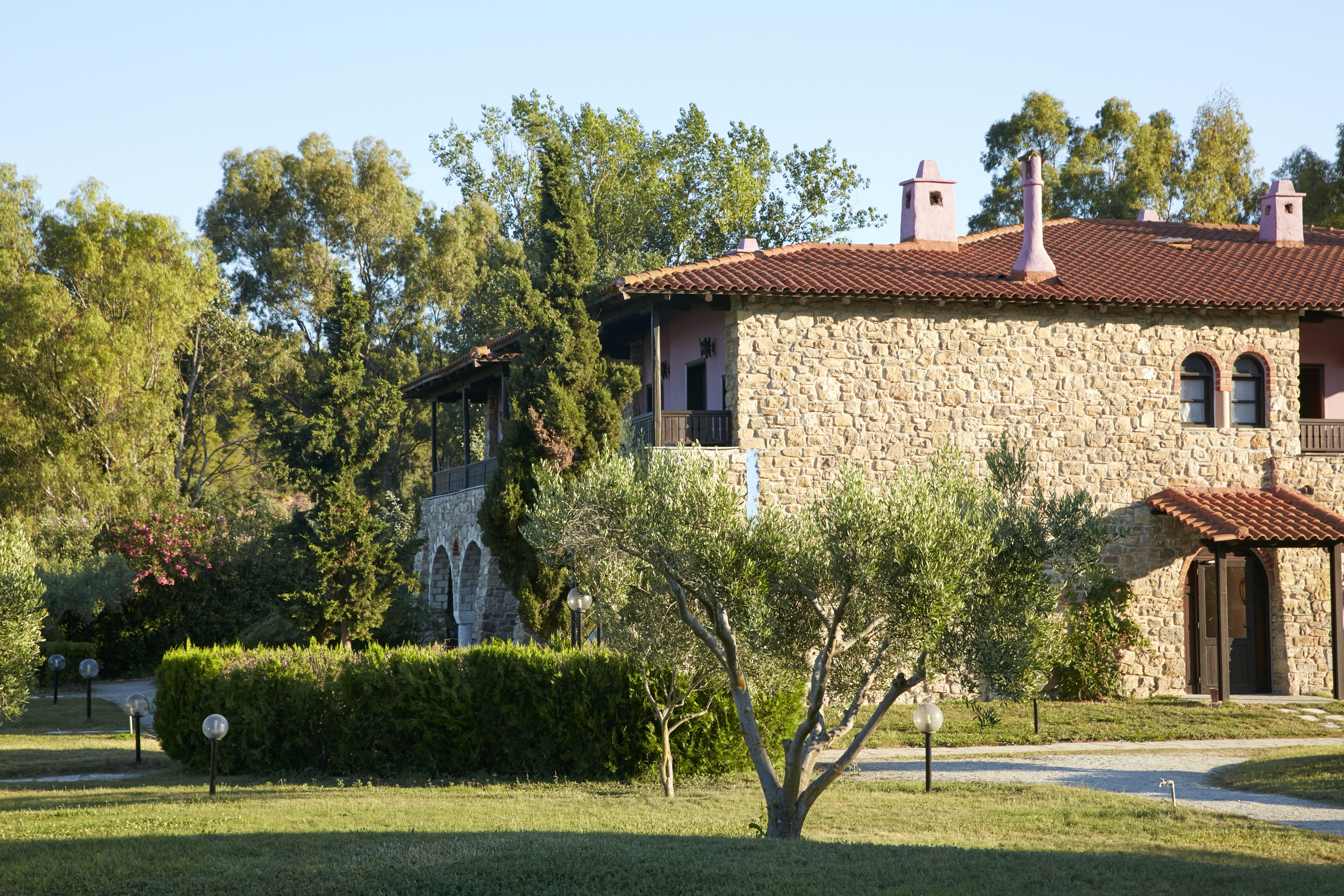 Simantro Resort Sani  Bagian luar foto The house of the late King Constantine II of Greece in exile in the Peloponnese
