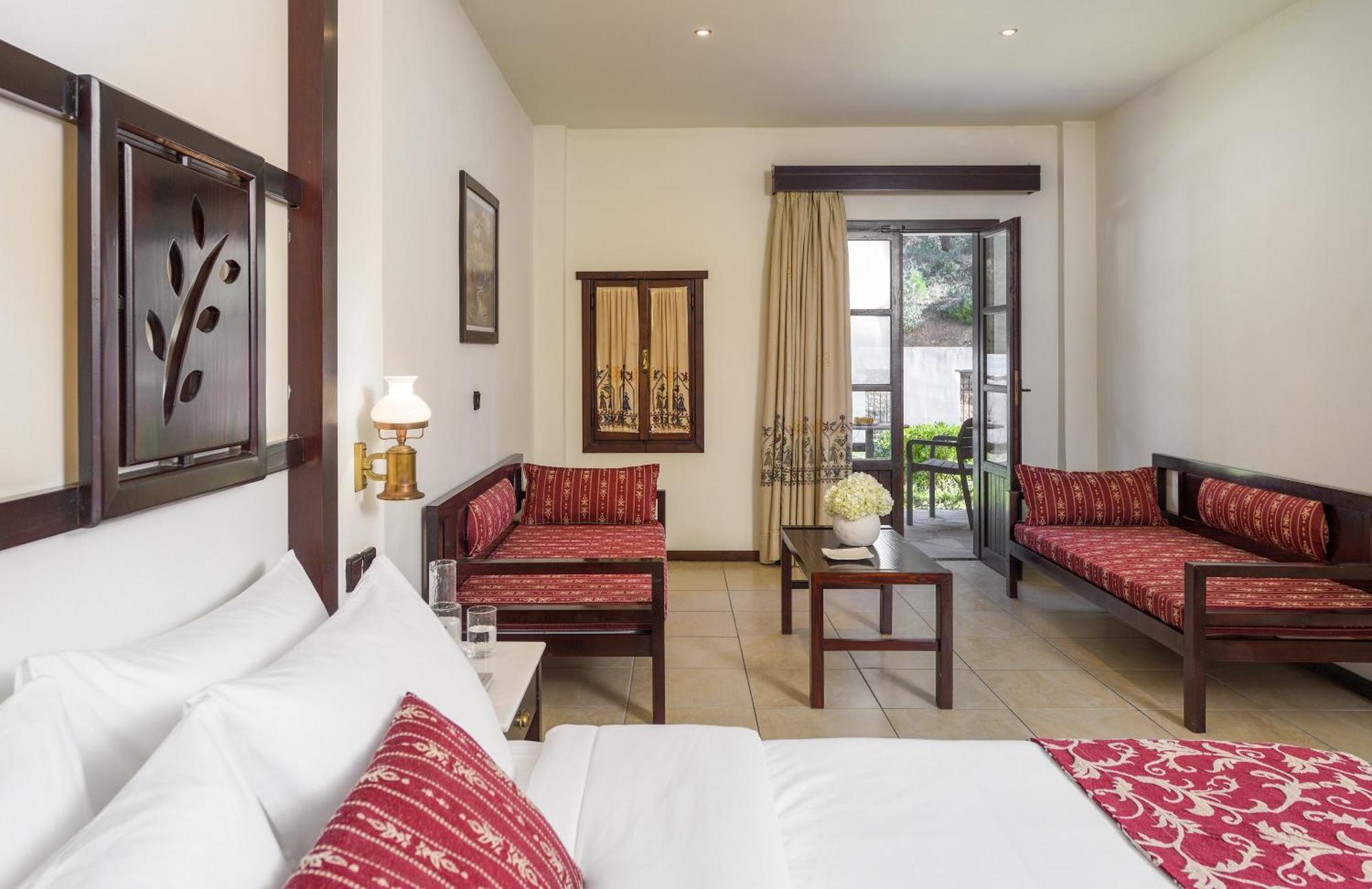 Simantro Resort Sani  Ruang foto A room at the hotel