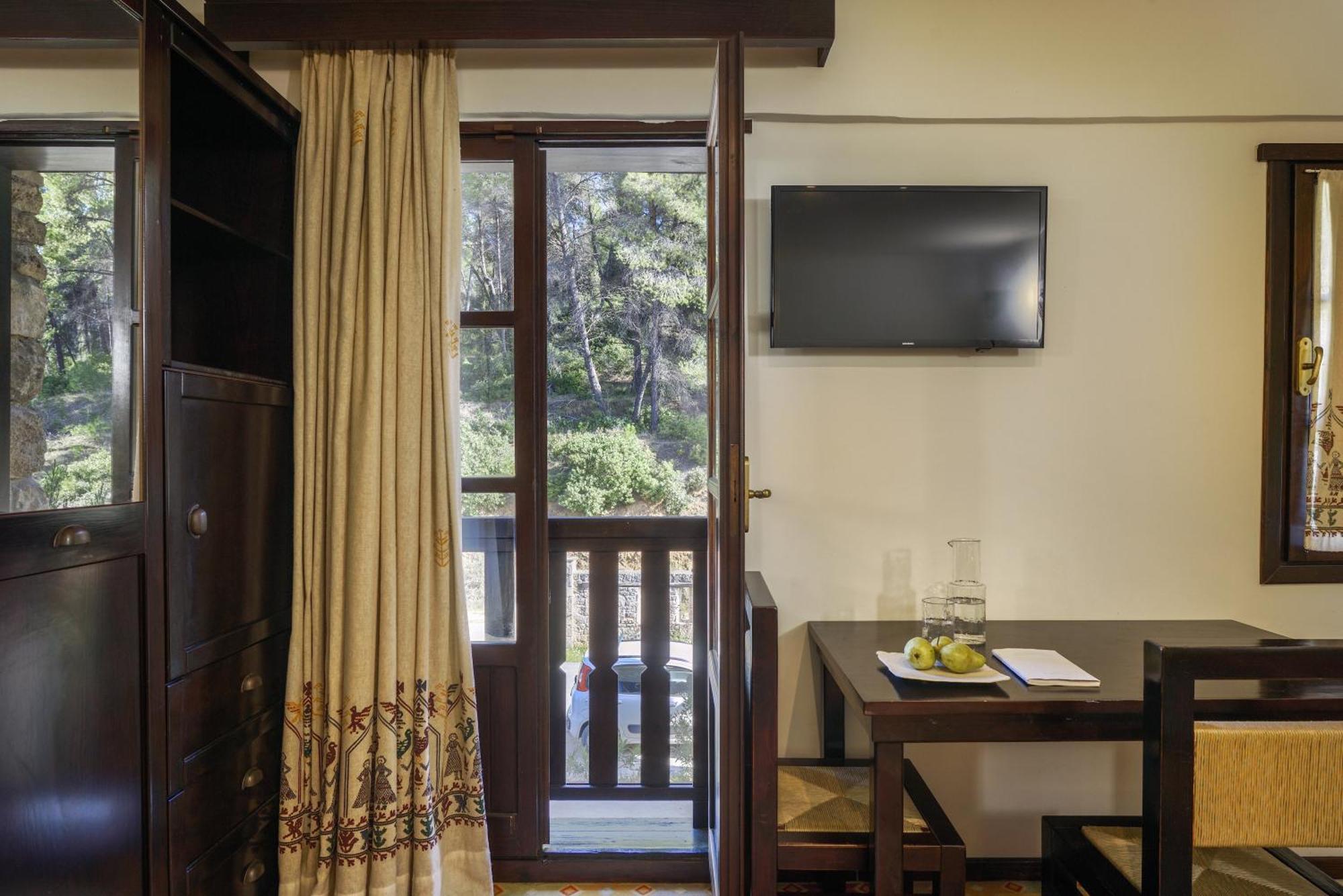 Simantro Resort Sani  Ruang foto A room at the hotel