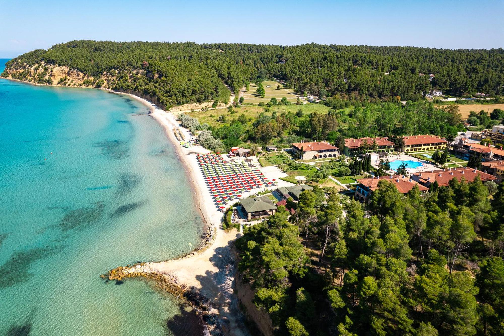 Simantro Resort Sani  Bagian luar foto Aerial view of the resort