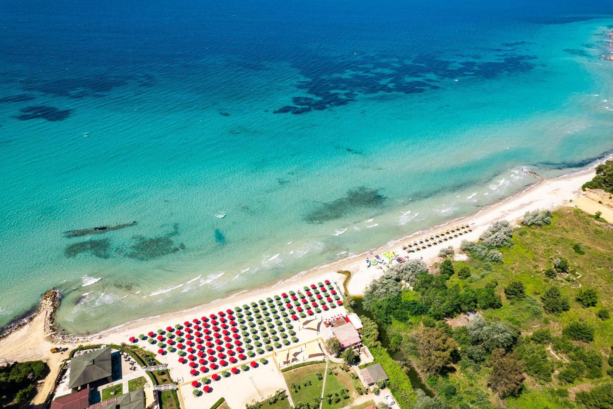 Simantro Resort Sani  Bagian luar foto Aerial view of the beach