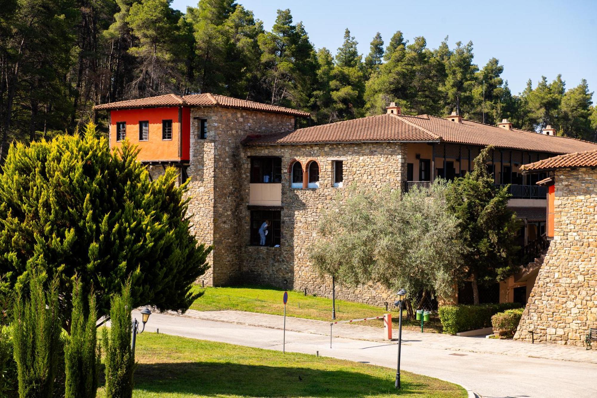 Simantro Resort Sani  Bagian luar foto The University of Patras
