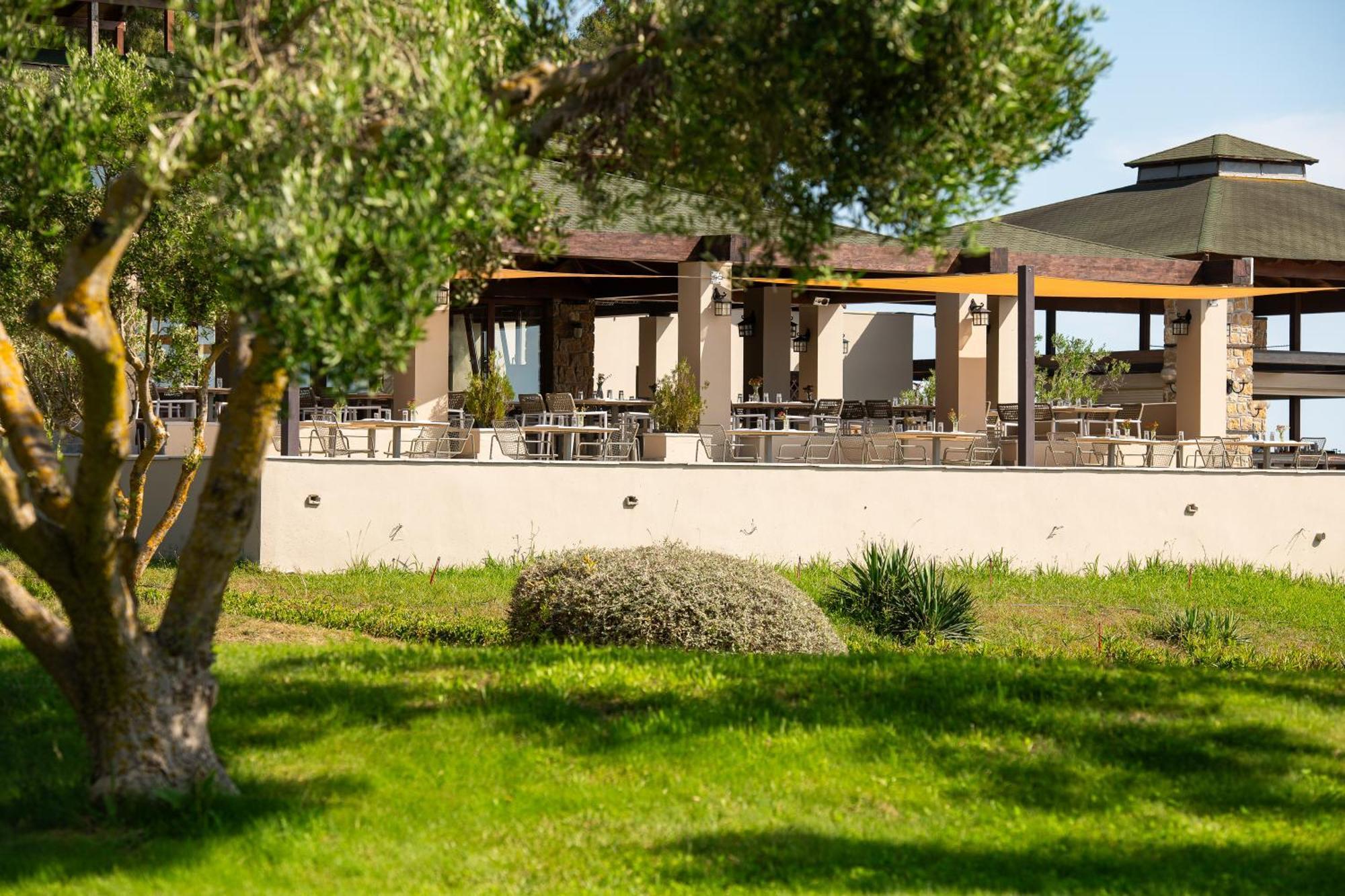 Simantro Resort Sani  Bagian luar foto The campus of the University of Patras