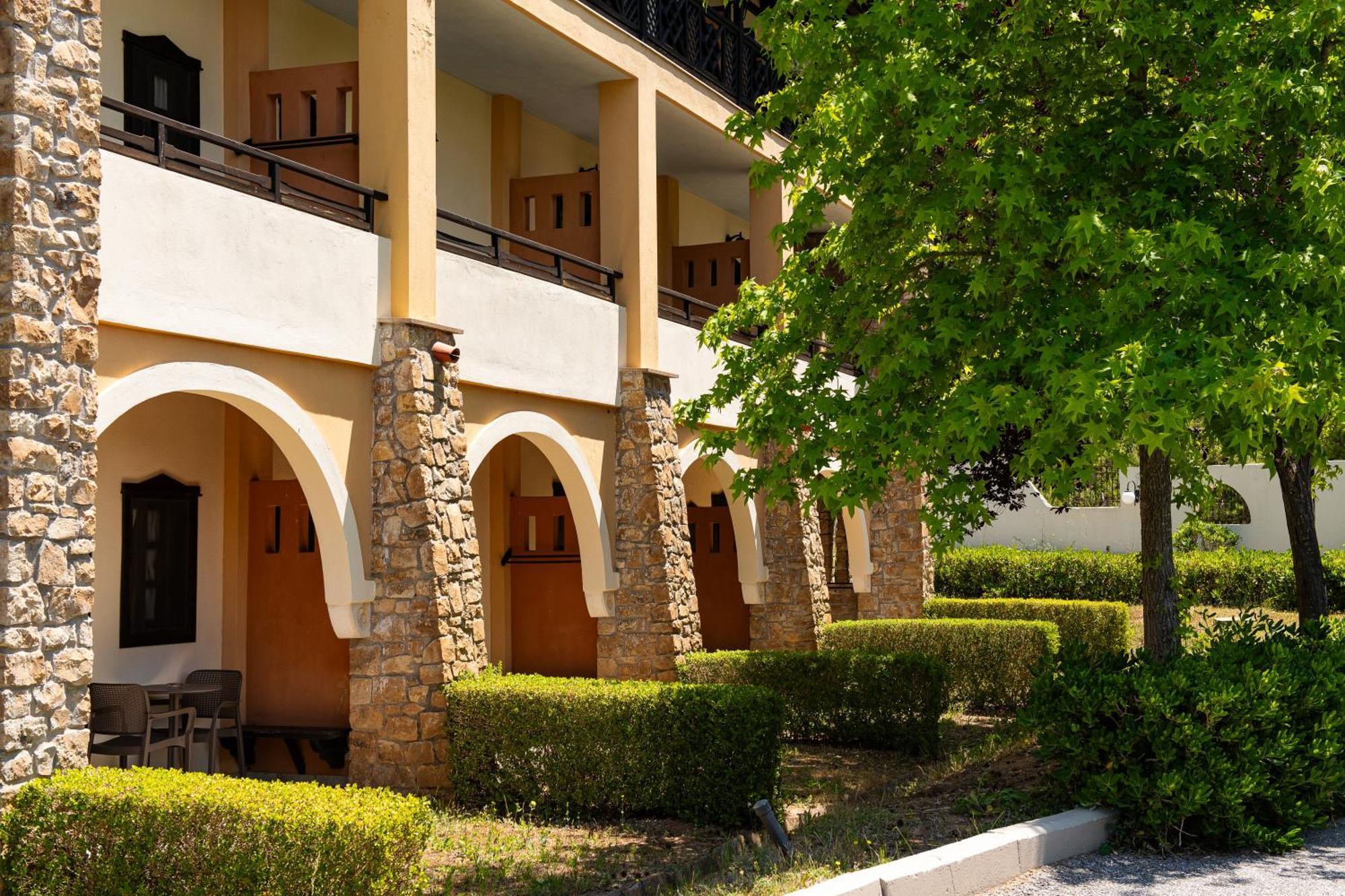 Simantro Resort Sani  Bagian luar foto The University of Patras