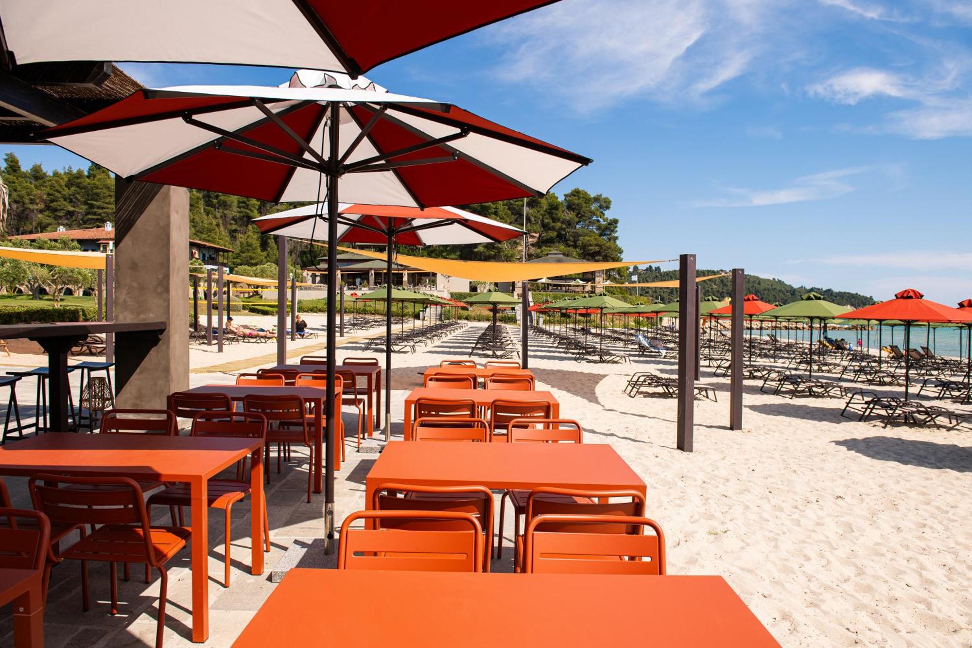 Simantro Resort Sani  Bagian luar foto Beach at the resort