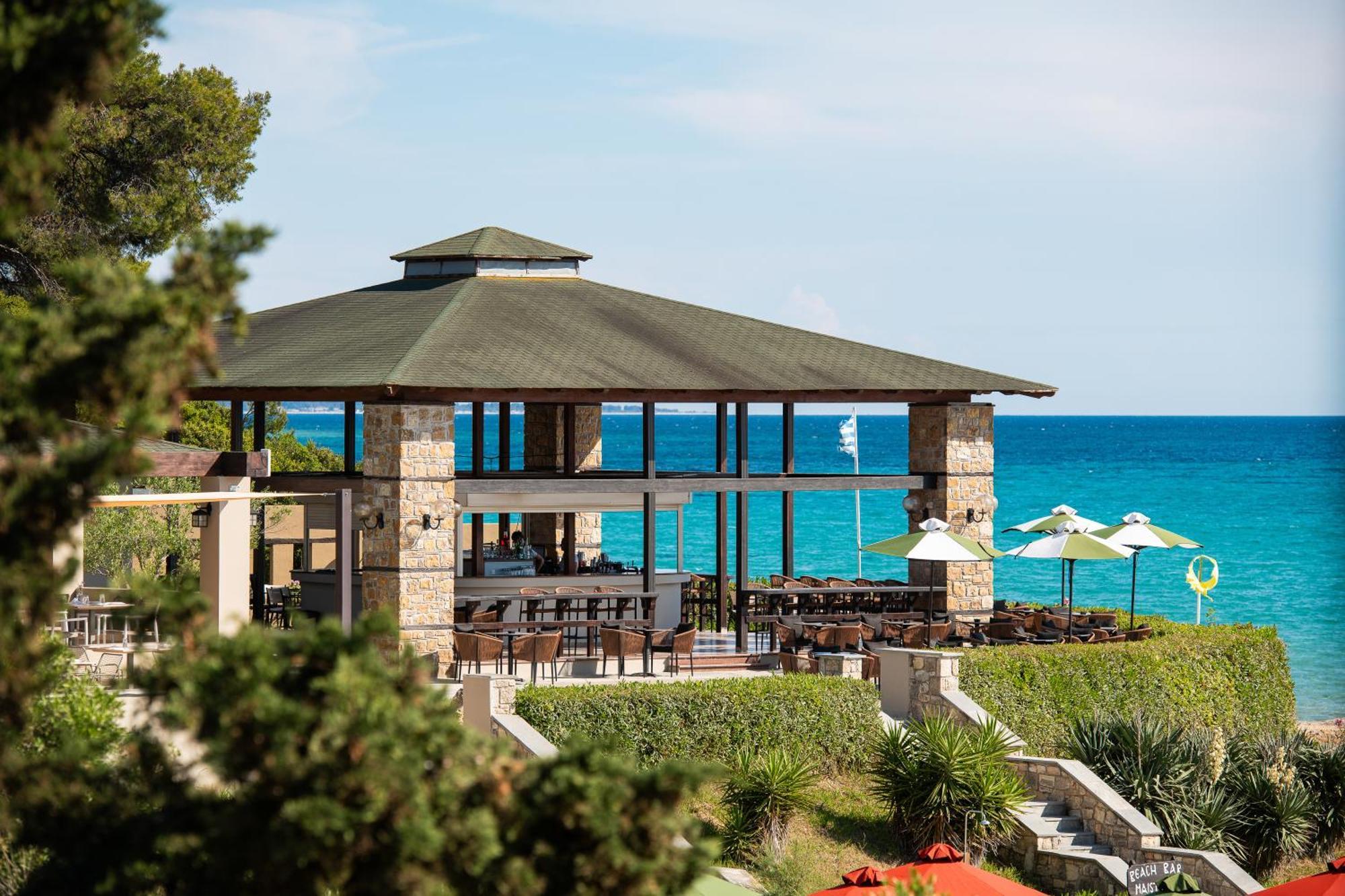Simantro Resort Sani  Bagian luar foto The beach at the resort