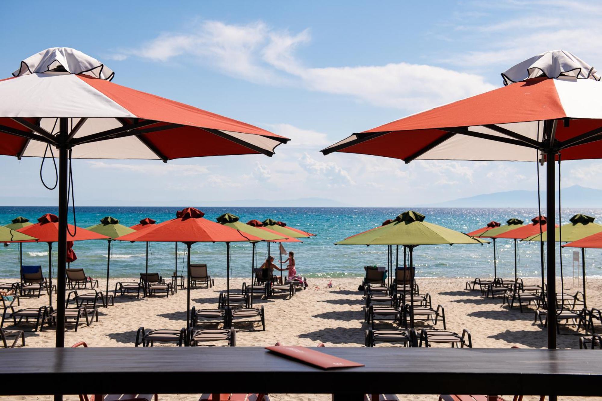 Simantro Resort Sani  Bagian luar foto Beach at the Hilton